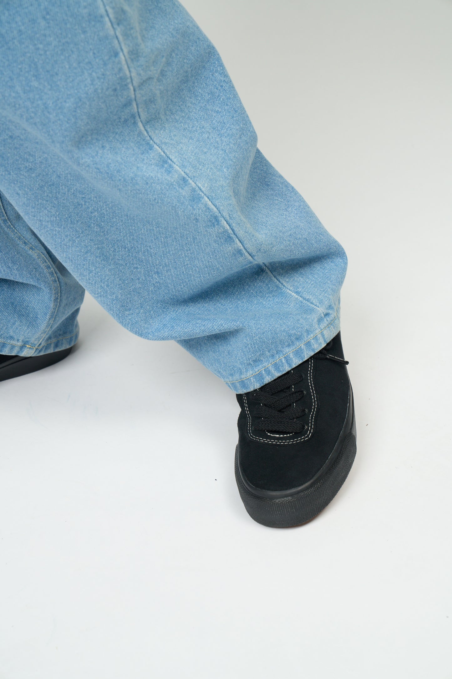 209 Straight Jean (Black)